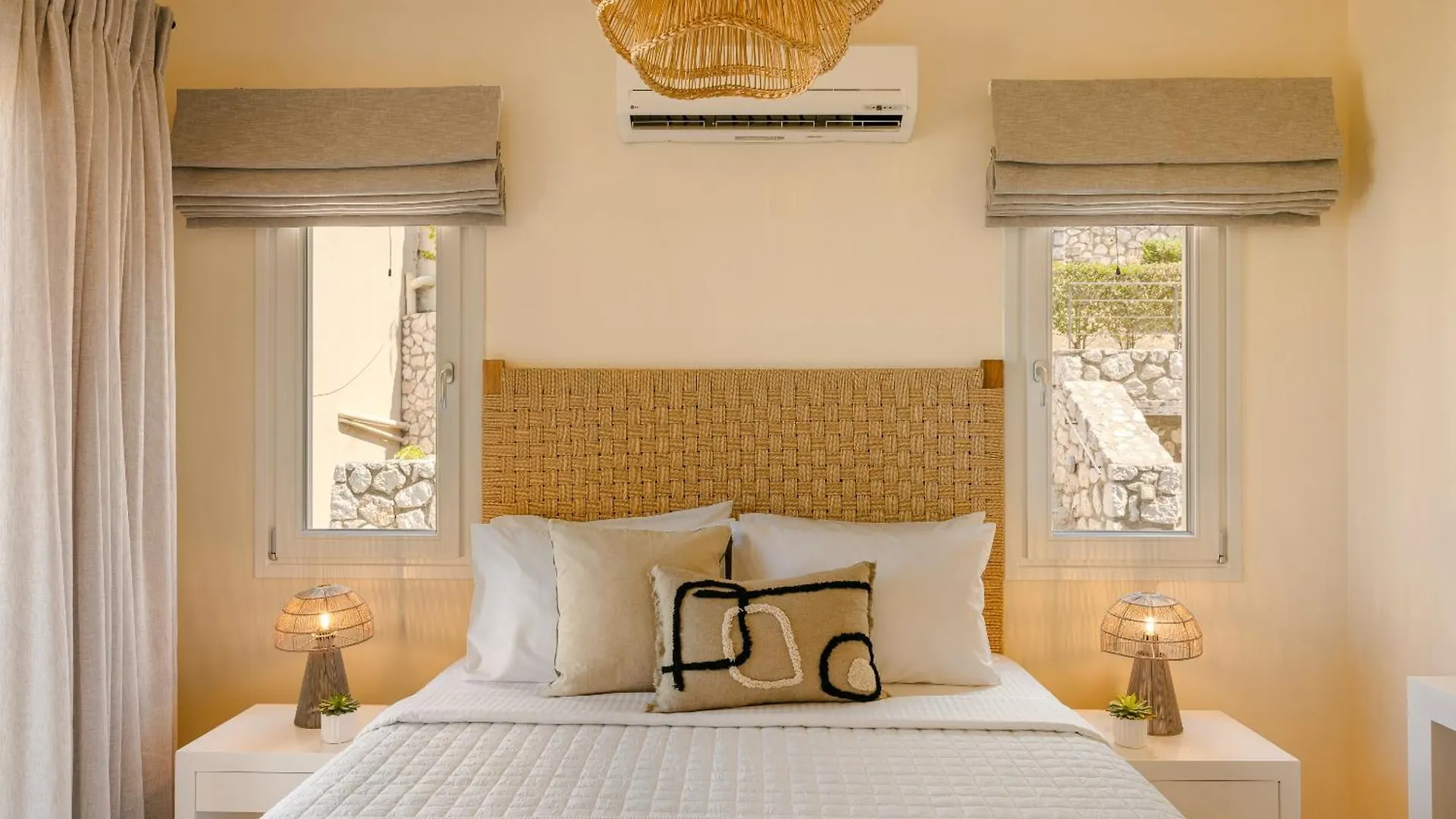 Alma Luxury Suites Svoronata Apartment