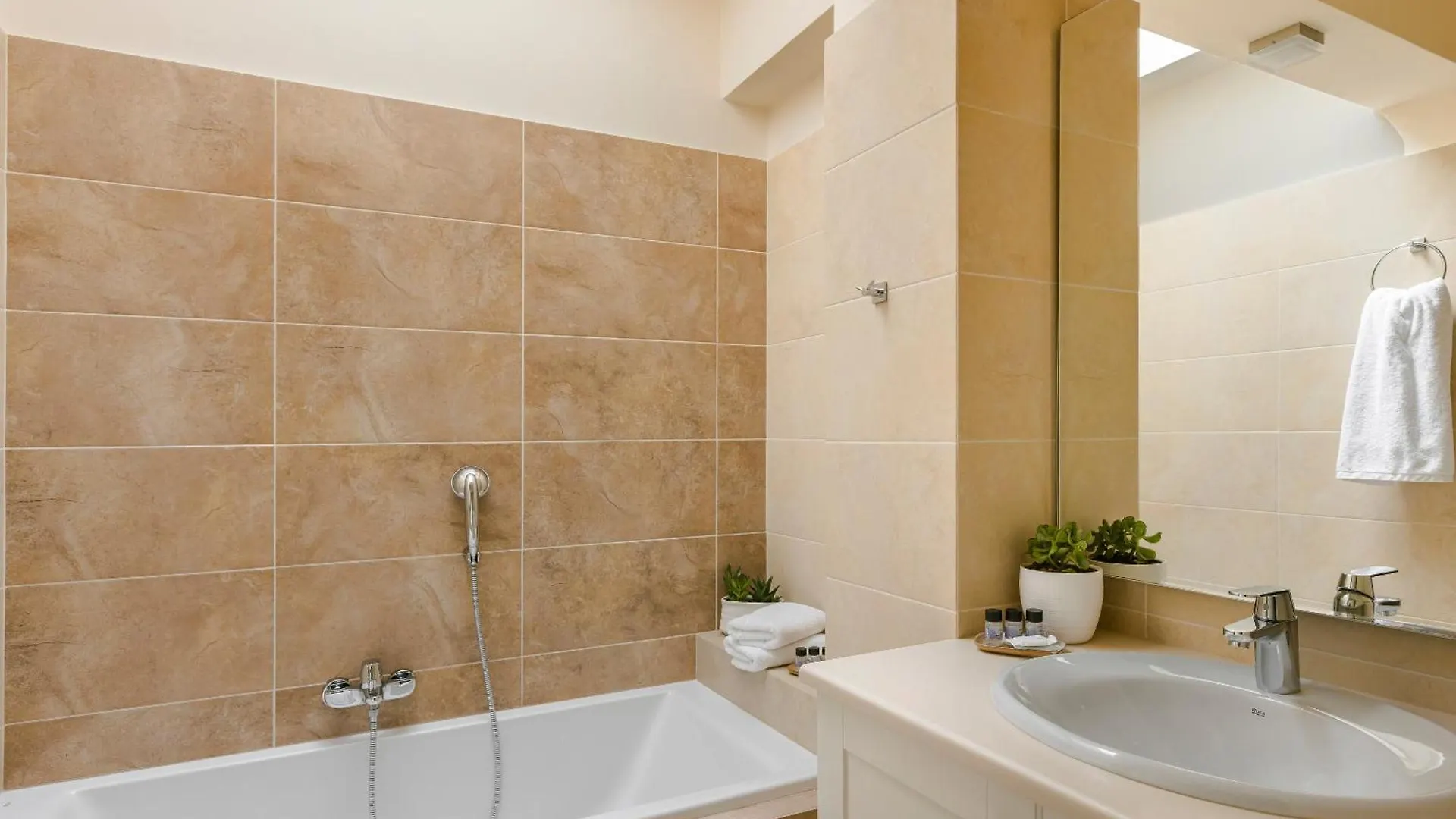 Alma Luxury Suites Svoronata Apartment
