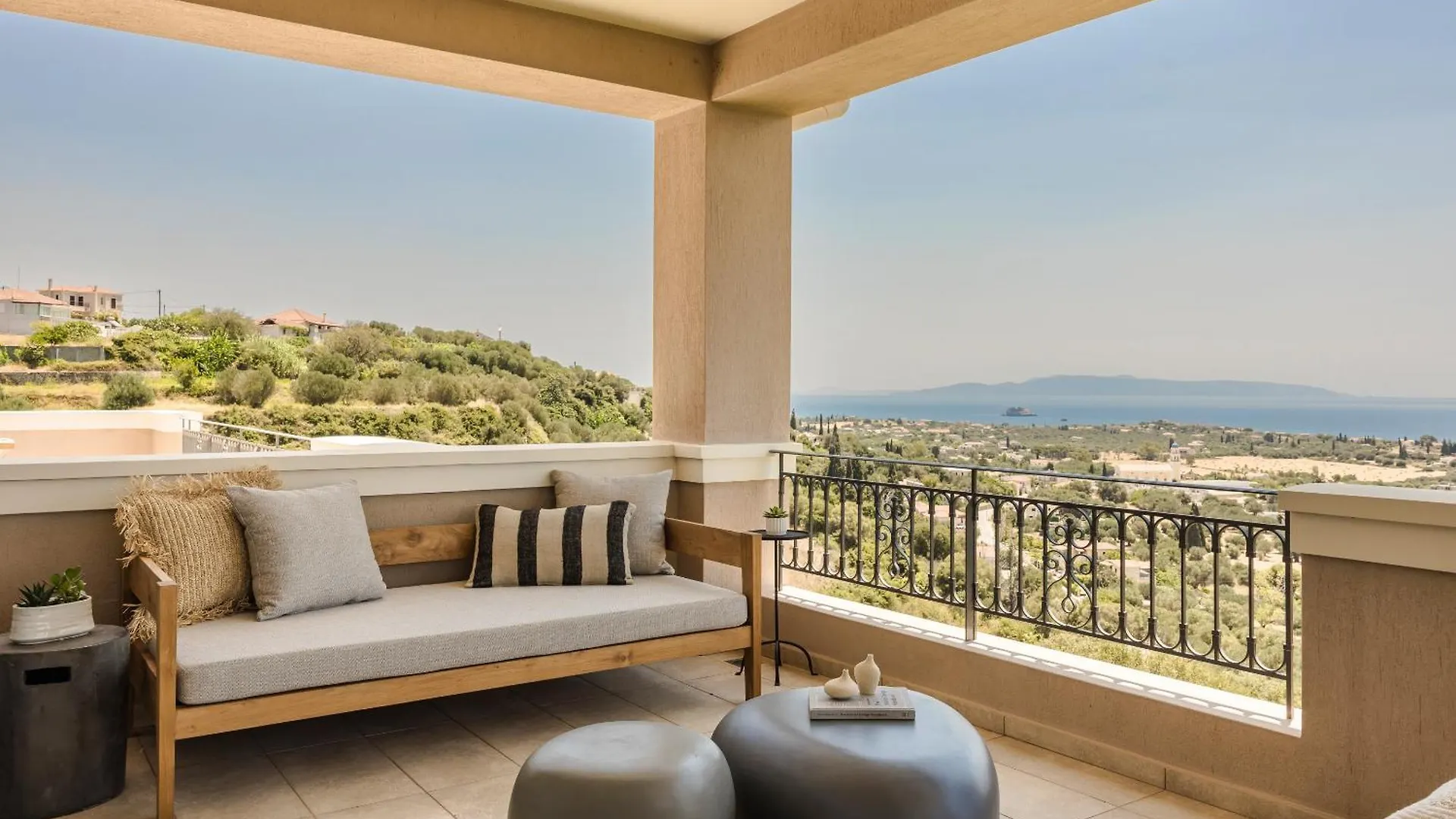 Alma Luxury Suites Svoronata