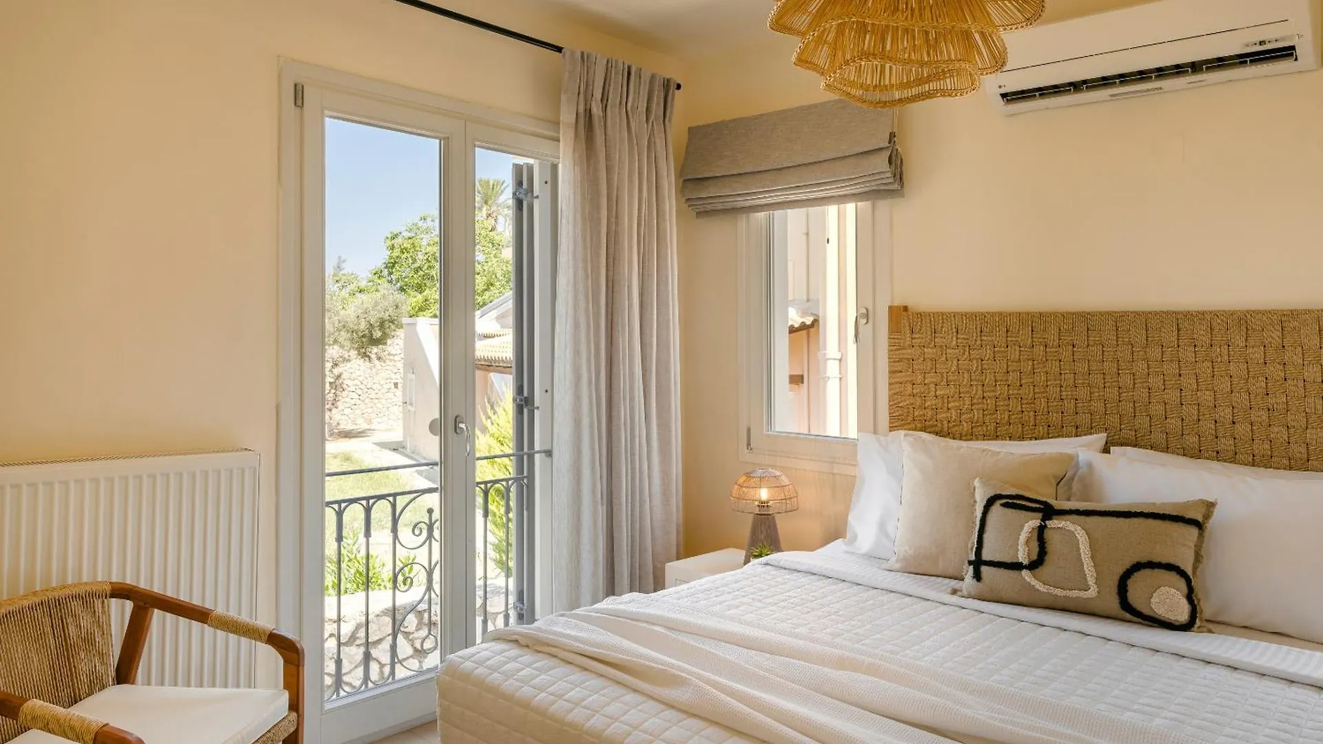 Alma Luxury Suites Svoronata