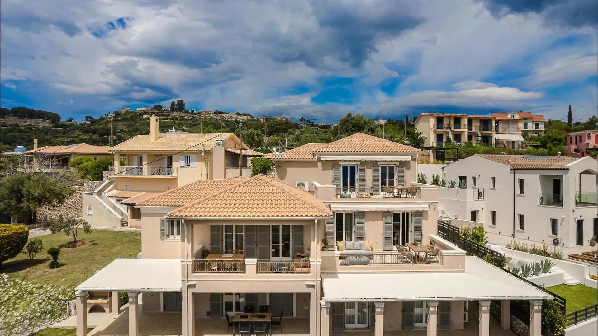 Apartment Alma Luxury Suites Svoronata